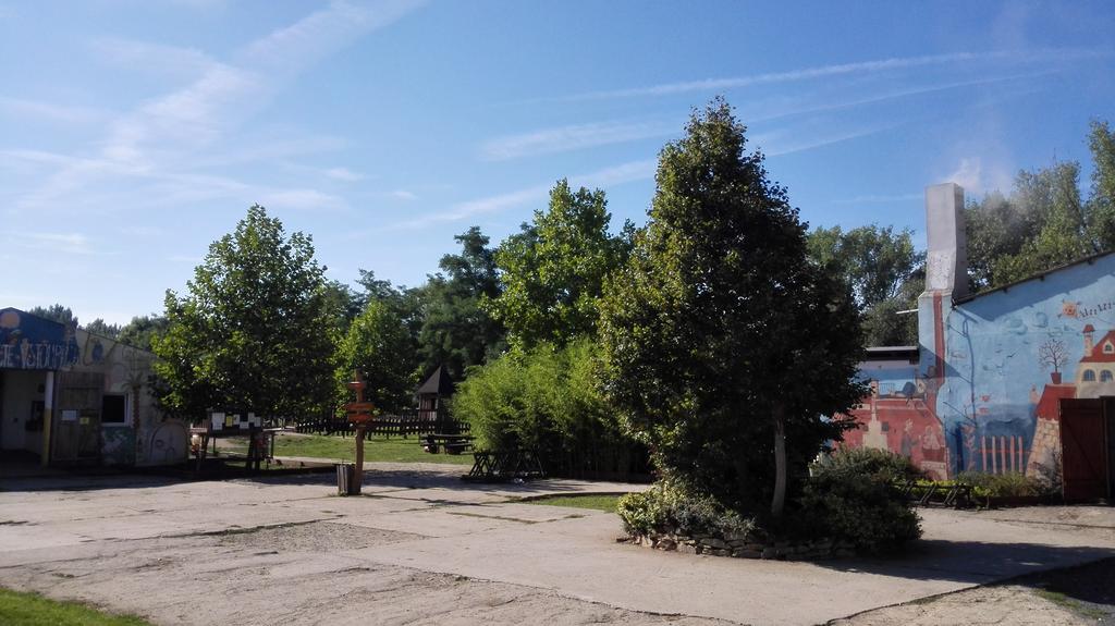 Zoopark Zelcin Villa Mělník Exteriör bild