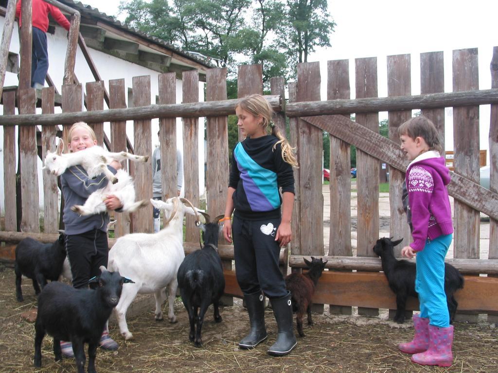 Zoopark Zelcin Villa Mělník Exteriör bild