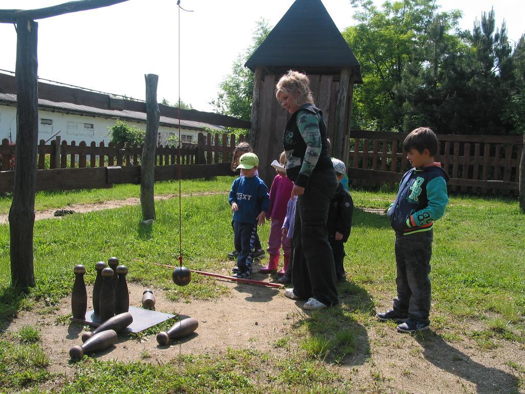 Zoopark Zelcin Villa Mělník Exteriör bild