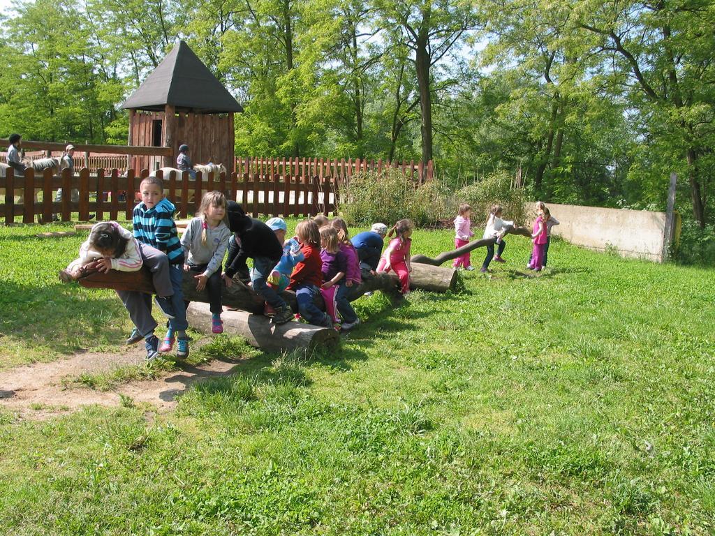 Zoopark Zelcin Villa Mělník Exteriör bild