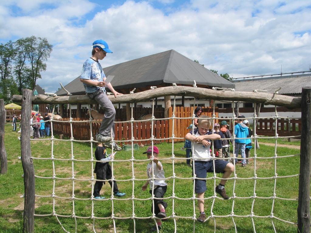 Zoopark Zelcin Villa Mělník Exteriör bild