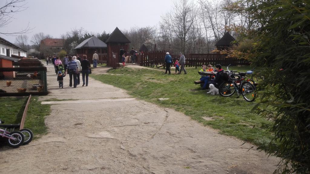 Zoopark Zelcin Villa Mělník Exteriör bild