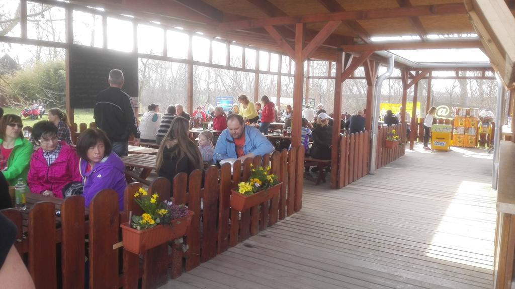Zoopark Zelcin Villa Mělník Exteriör bild
