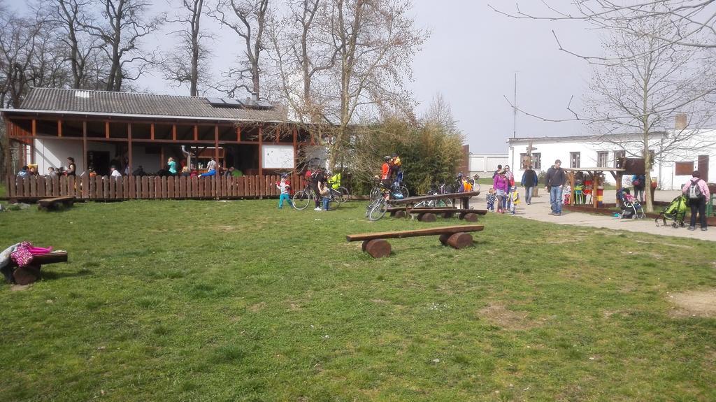 Zoopark Zelcin Villa Mělník Exteriör bild