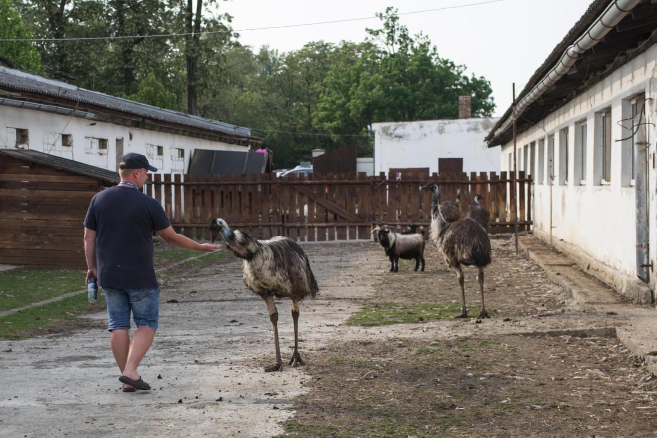 Zoopark Zelcin Villa Mělník Exteriör bild